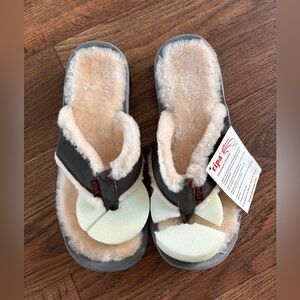 NWT Ripa Unisex Himalayan Shearling Slipper Sandals Suede Thong Size M10 / W 12